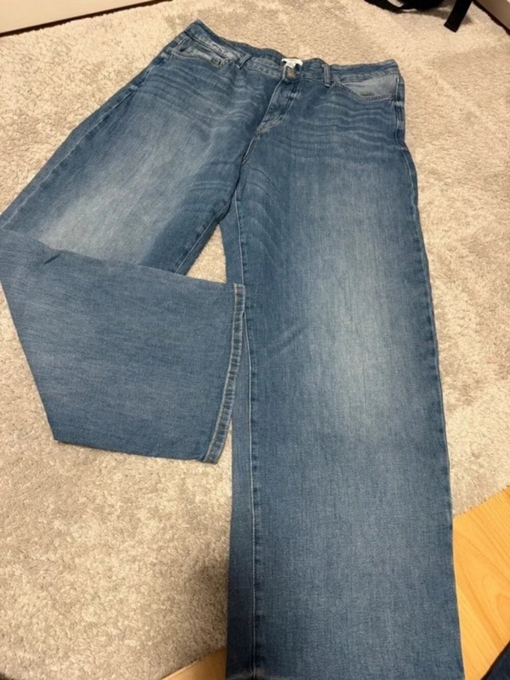 Light Wash Baggy Straight Leg Jeans